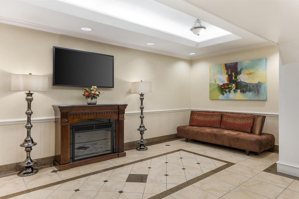 Best Western Plus Waxahachie Inn & Suites 2