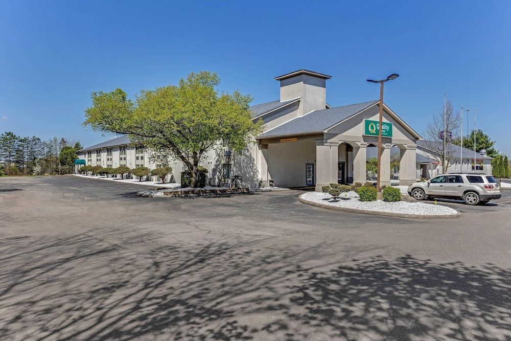 Quality Inn Austintown-Youngstown West 1