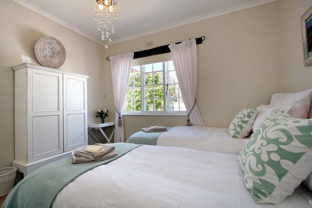 Hout Bay Cottage 2