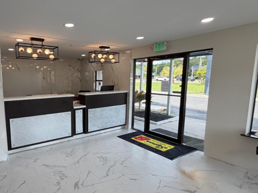 Super 8 by Wyndham Richmond Hill 2