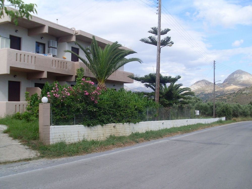 Elena Rooms 1
