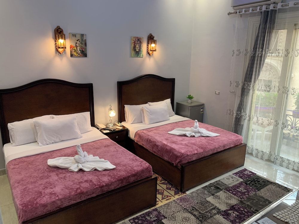Crown Hotel 2