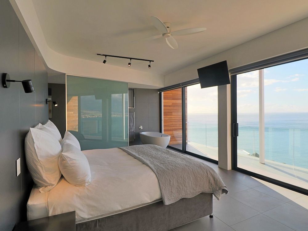 '22 Protea' - Luxury, Style and Elegance - Sleeps 12 in 6 En-suite Bedrooms 2