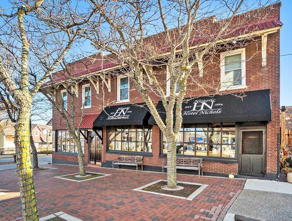 Historic Hotel Nichols 1