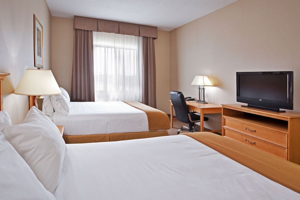 Holiday Inn Express & Suites CHESTERFIELD - SELFRIDGE AREA by IHG 2