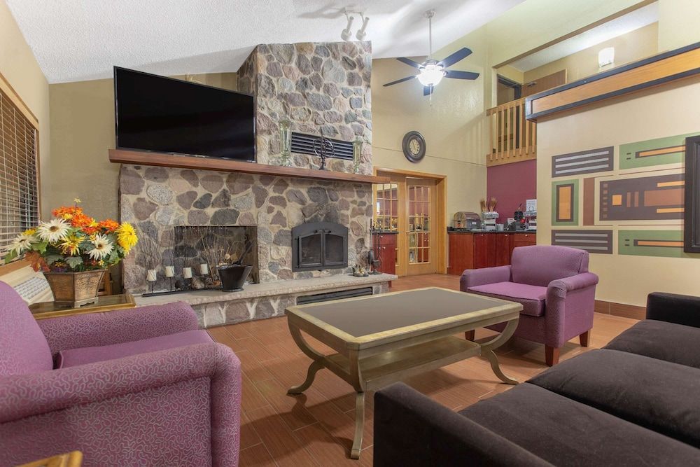 AmericInn by Wyndham Burlington 2