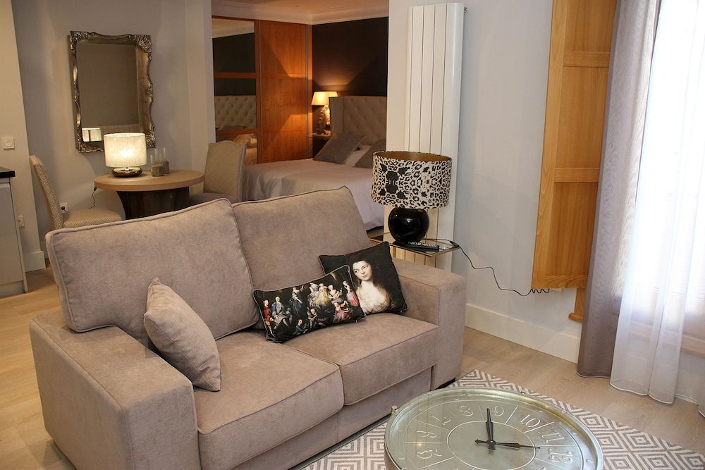 Principia Suites 1