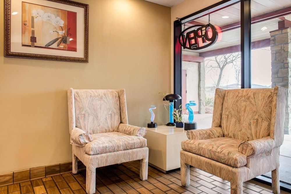 Econo Lodge Holland - Toledo 2