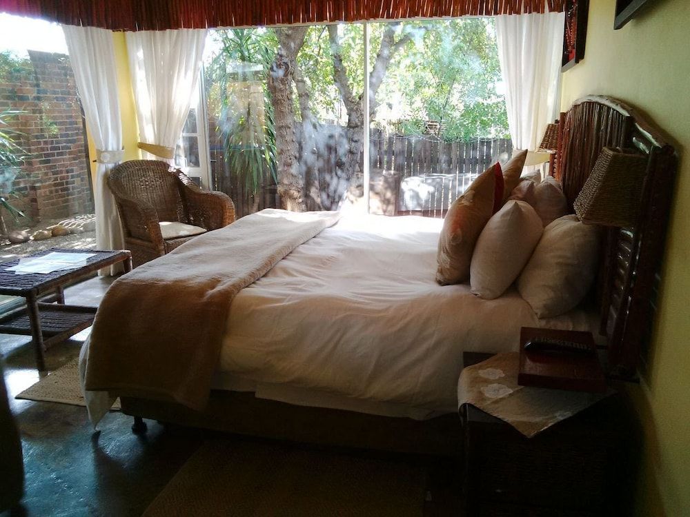 Flintstones Guest House Fourways 2