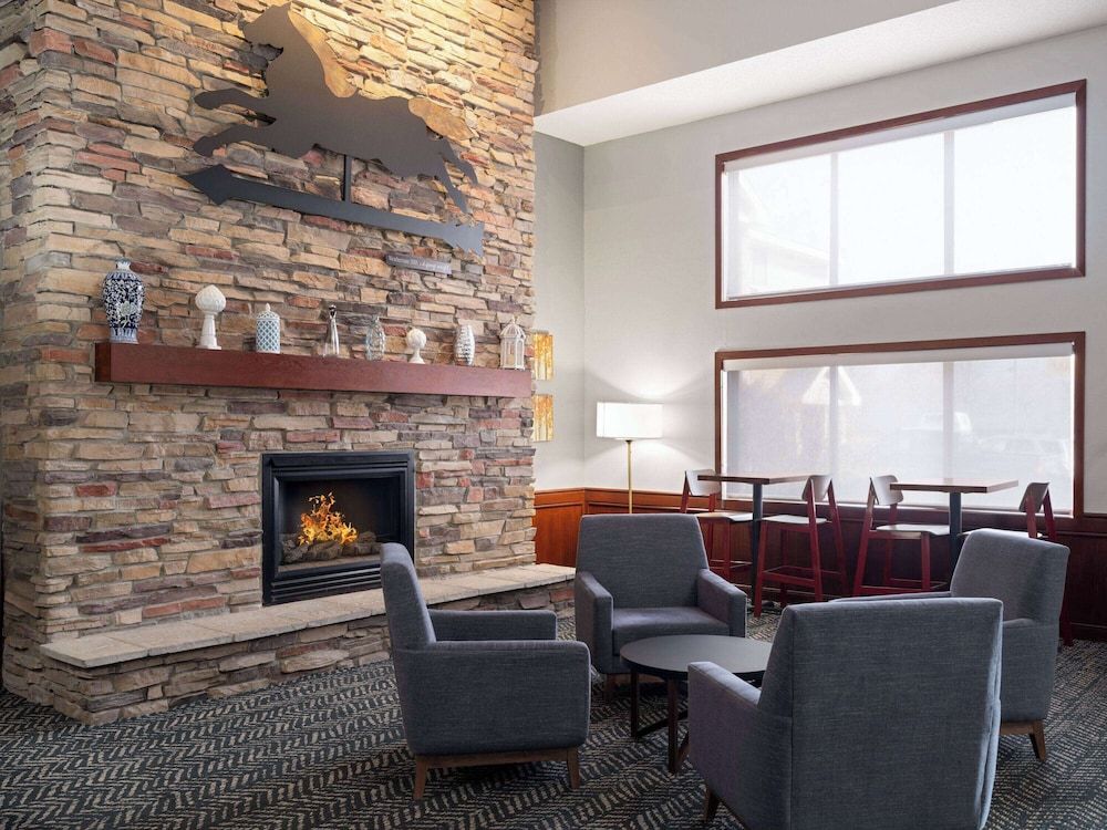 AmericInn by Wyndham Shakopee Near Amphitheater 2