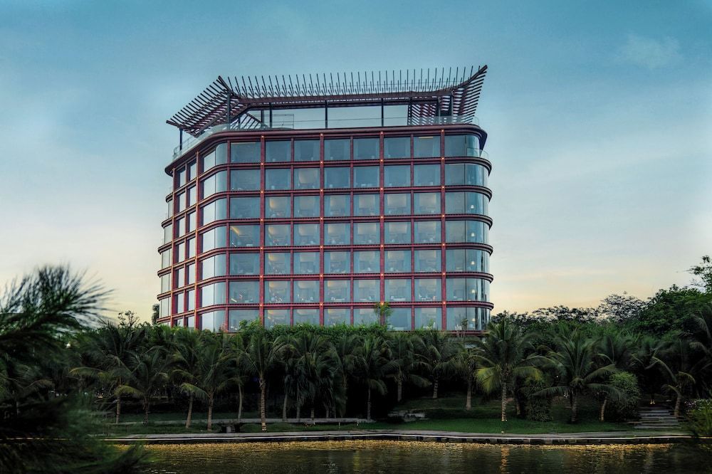 Dusit Le Palais Tu Hoa Hanoi 1