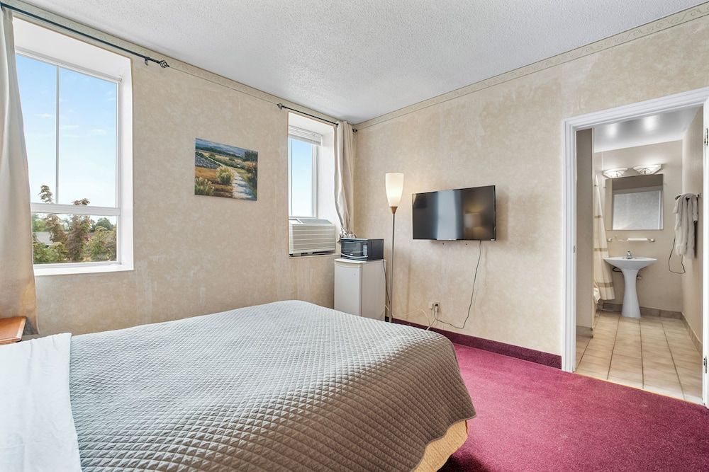 Royal Inn and Suites at Guelph 2