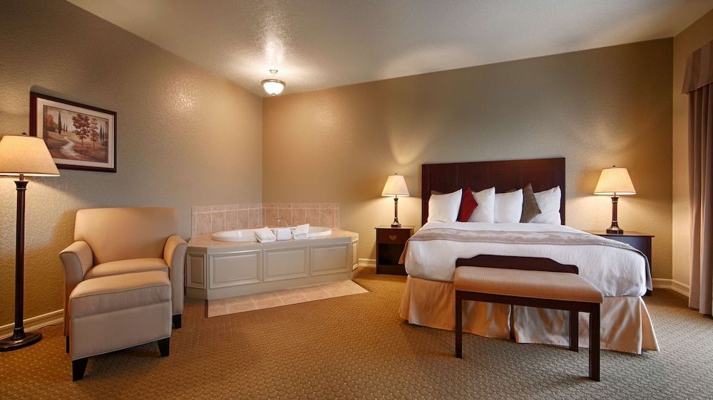 Best Western Plus Bayshore Inn 1