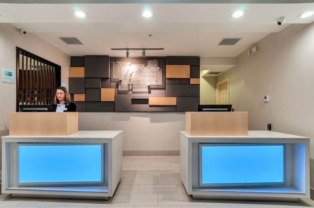Holiday Inn Express & Suites LAKE ELSINORE by IHG 2