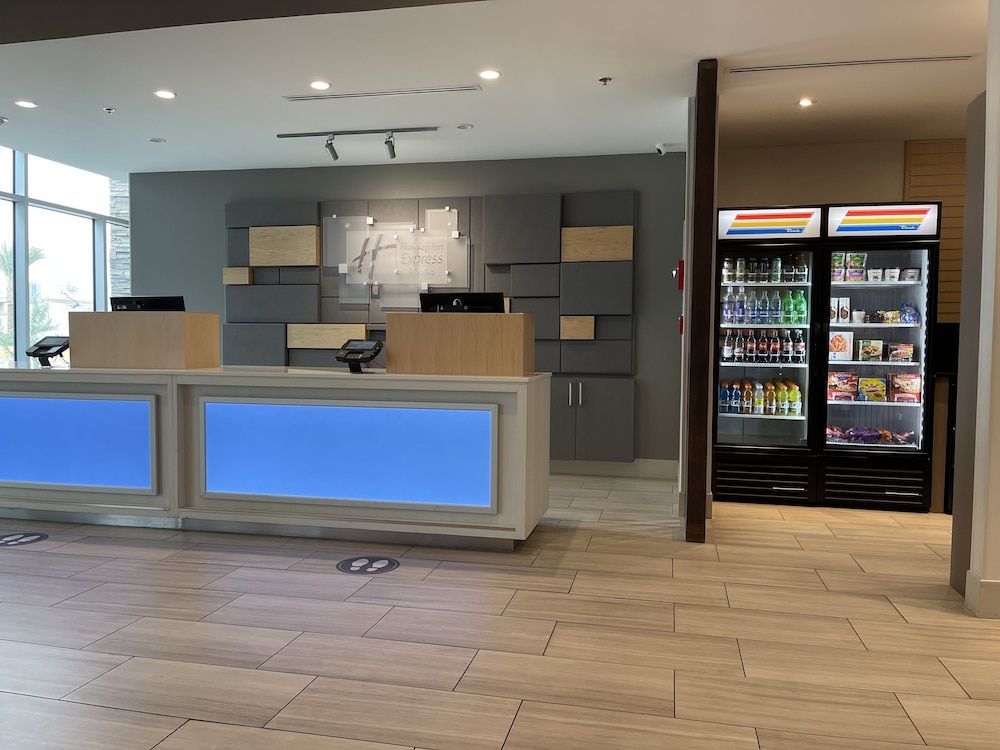 Holiday Inn Express & Suites PHOENIX - AIRPORT NORTH by IHG 1