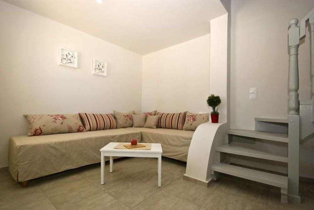 Alafouzos Studios & Apartments 2