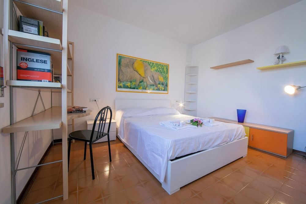Casa di Paola: Lake-View Balcony Apartment in Peschiera - Happy Rentals 1