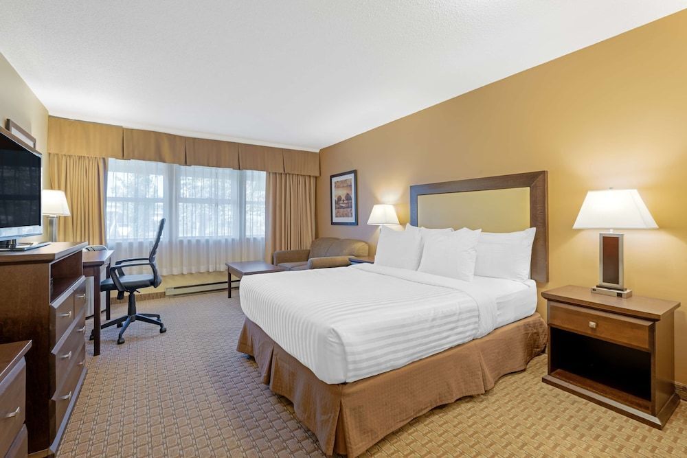 Best Western Plus Emerald Isle Hotel 1