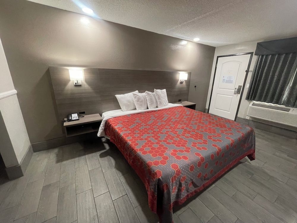 SimpleStay Suites - San Bernardino 1