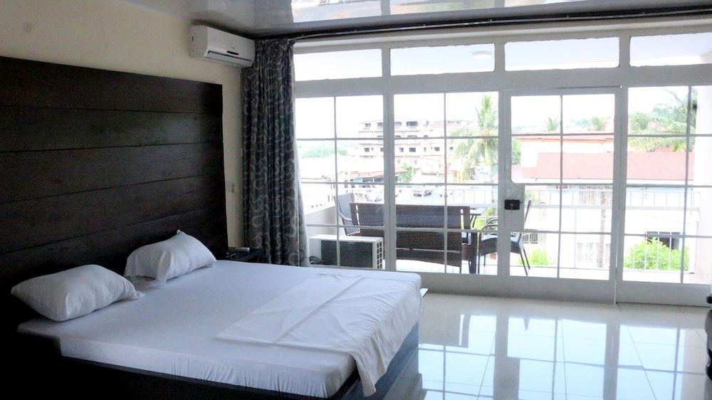Metro Hotel 1