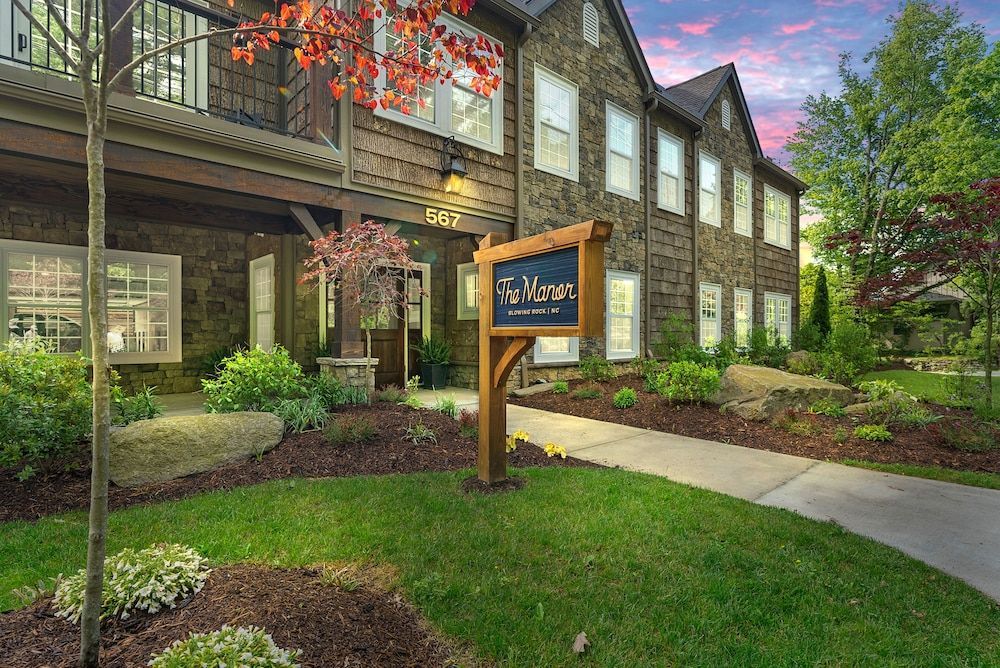 The Blowing Rock Manor 1