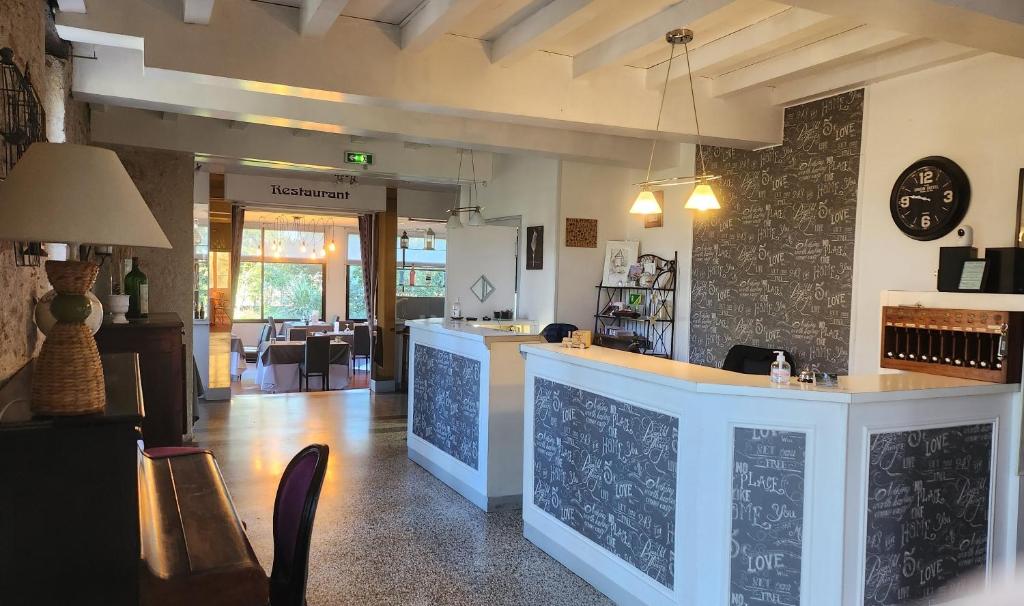 Logis Hotels - Au Colombier du Touron 2