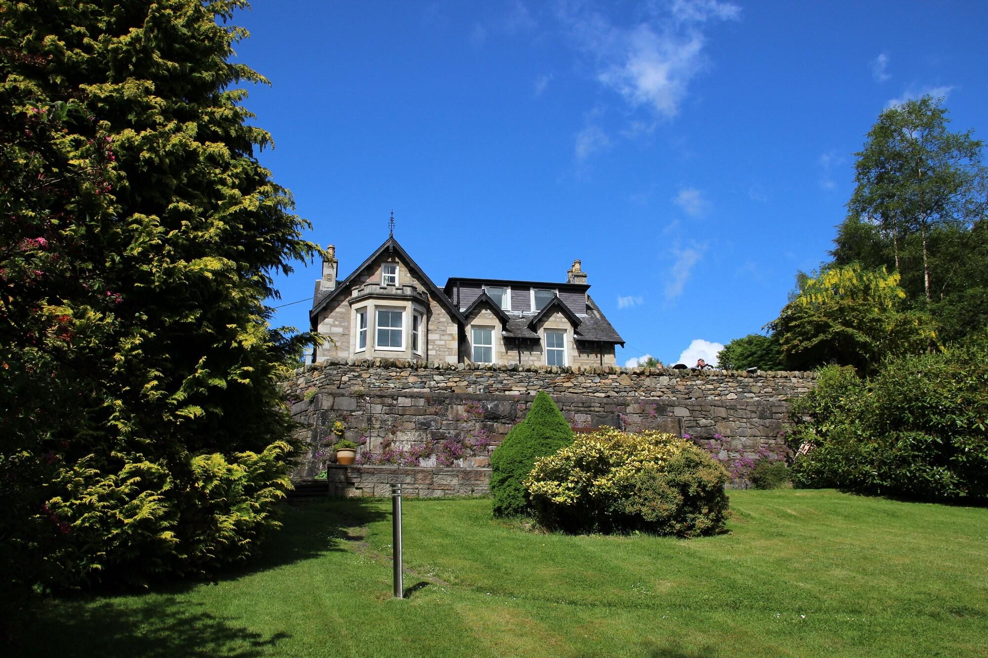 Tigh Na Cloich 1