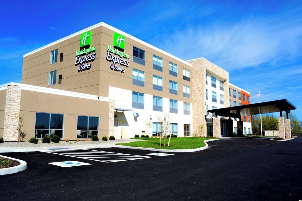 Holiday Inn Express & Suites OSWEGO by IHG 1