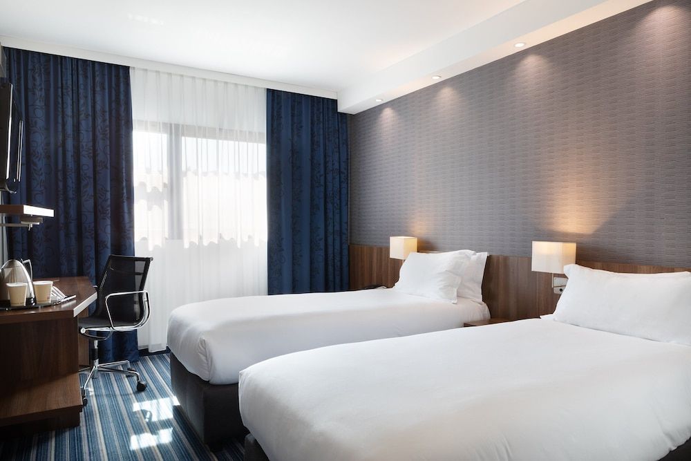 Holiday Inn Express MARSEILLE AIRPORT by IHG 2