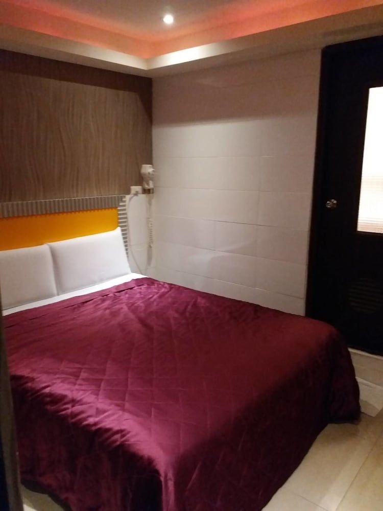 Meets Happy Hotel 2
