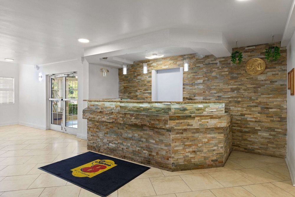 Super 8 by Wyndham Harbison/Parkridge Hospital 2