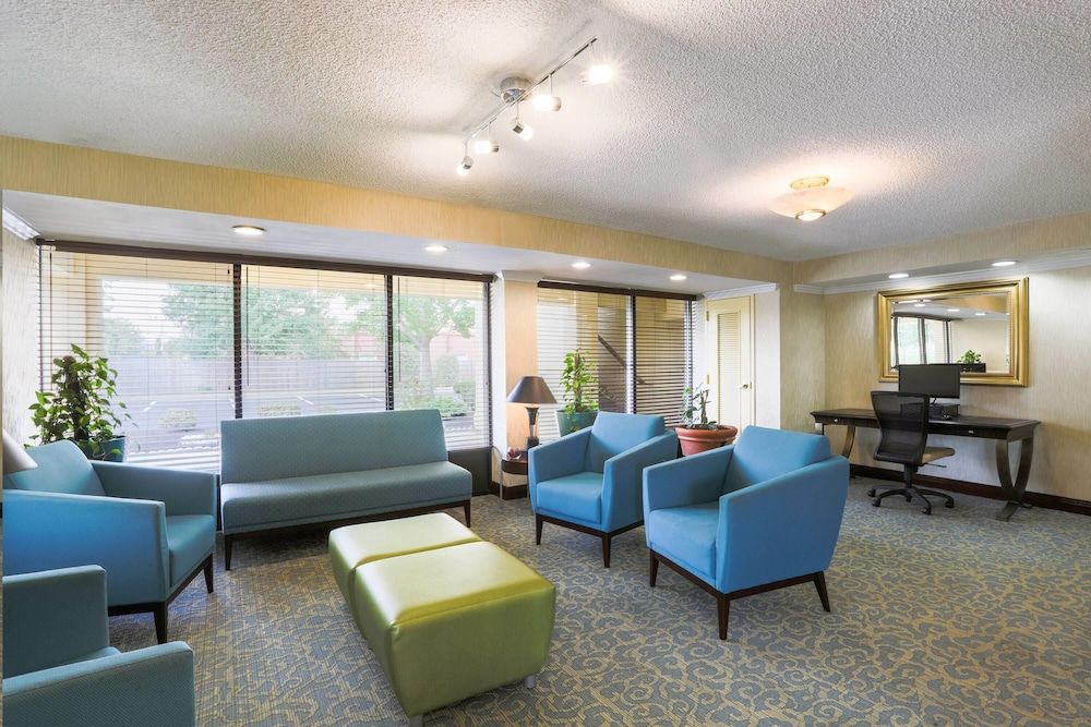Days Inn by Wyndham Newark Wilmington 2
