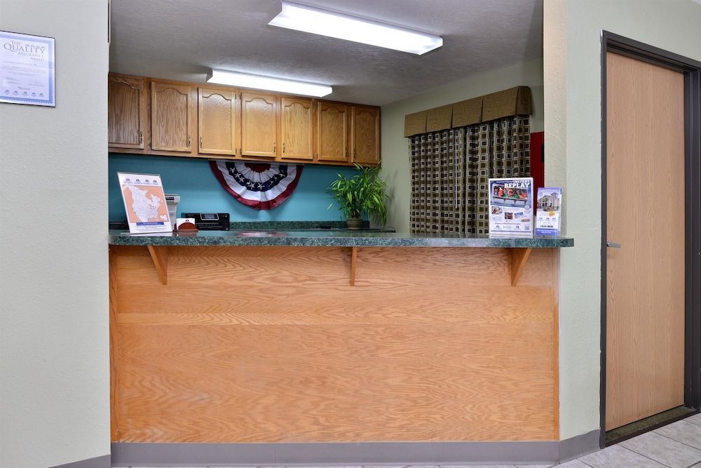 Americas Best Value Inn - Seymour 2