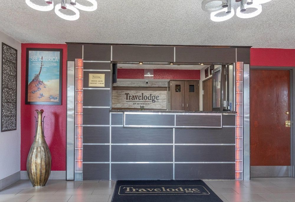Travelodge by Wyndham Muskegon 2
