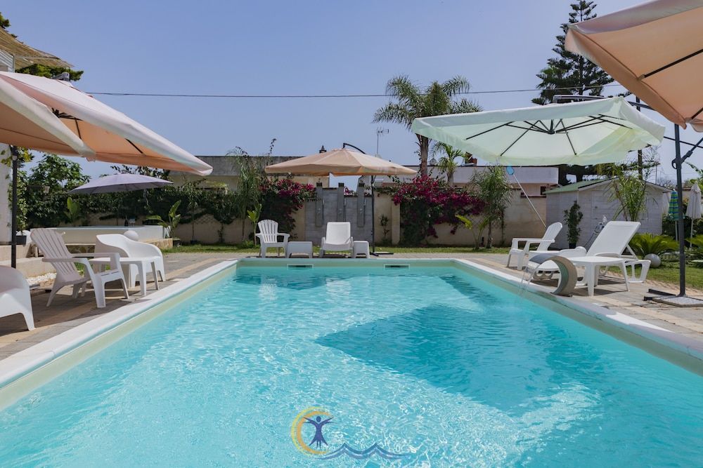 VILLA LEONARDO SAN FOCA - Room, Pool & Restaurant 1