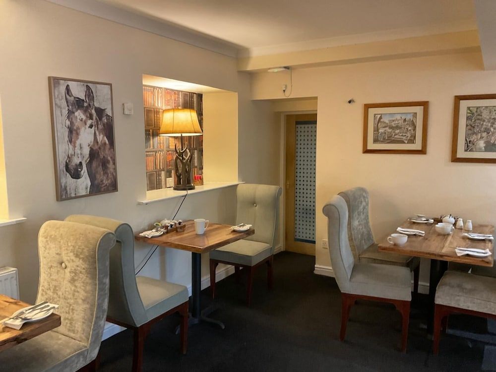 OYO Cocketts Hotel 2