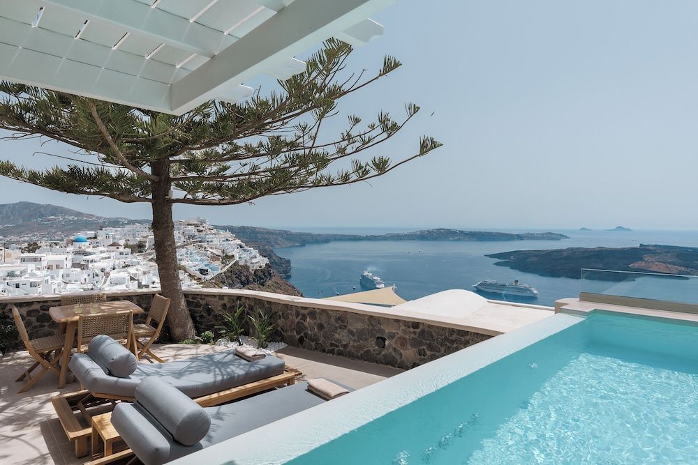 Morfes Luxury Suites by Caldera Houses 1