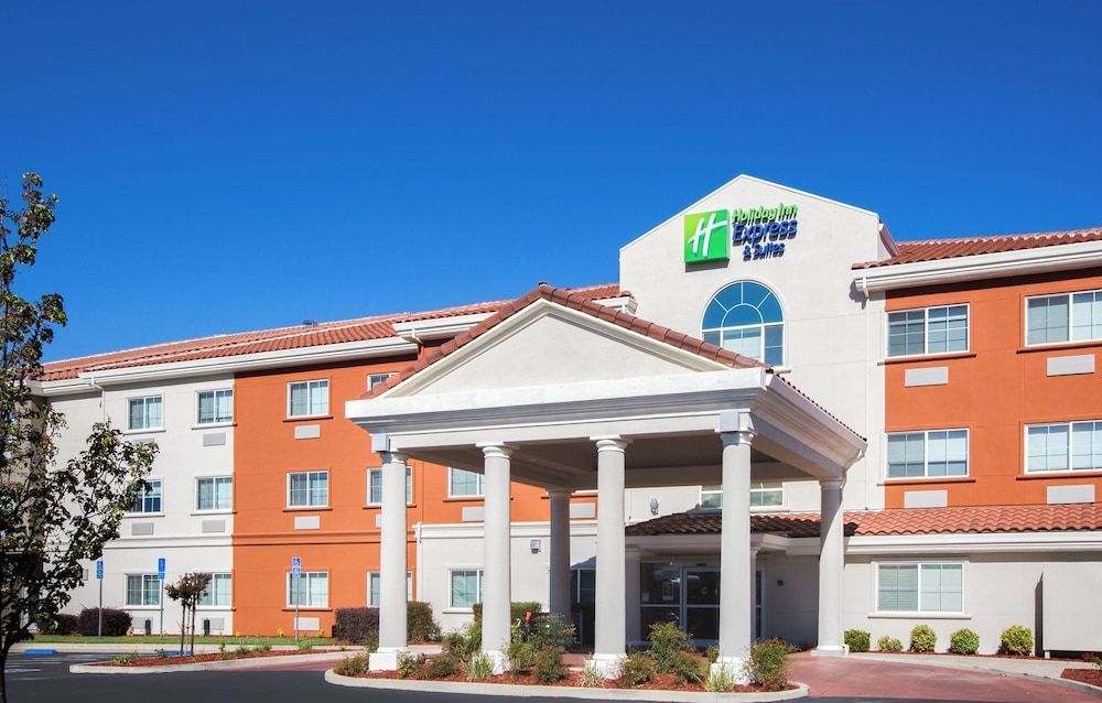 Holiday Inn Express & Suites OROVILLE LAKE by IHG 1