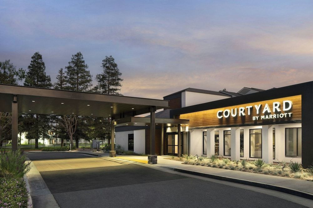 Courtyard by Marriott Bakersfield 1