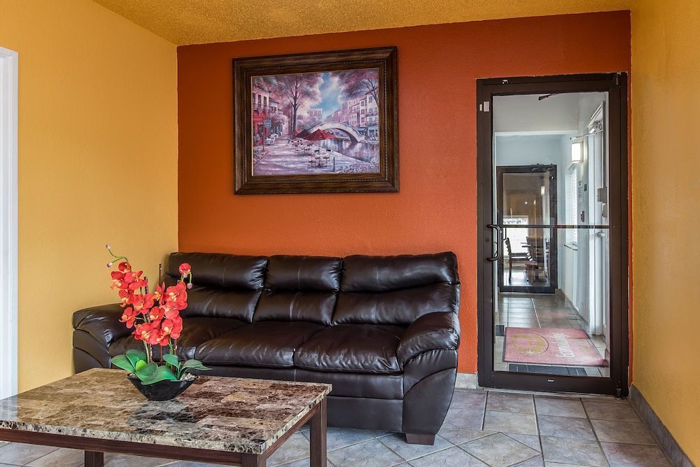 Econo Lodge Rome South 2