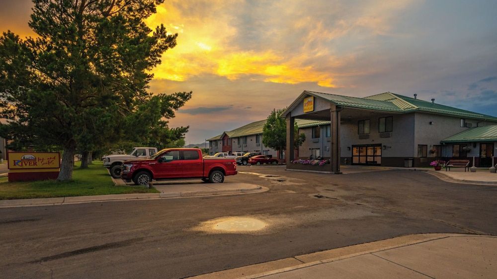 Yellowstone River Inn & Suites 1