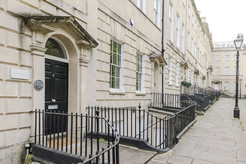 4 Berkeley Square I Boutique Apartments 1