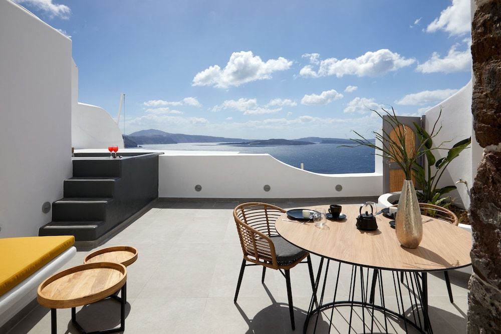 Allure Breeze Suites 1