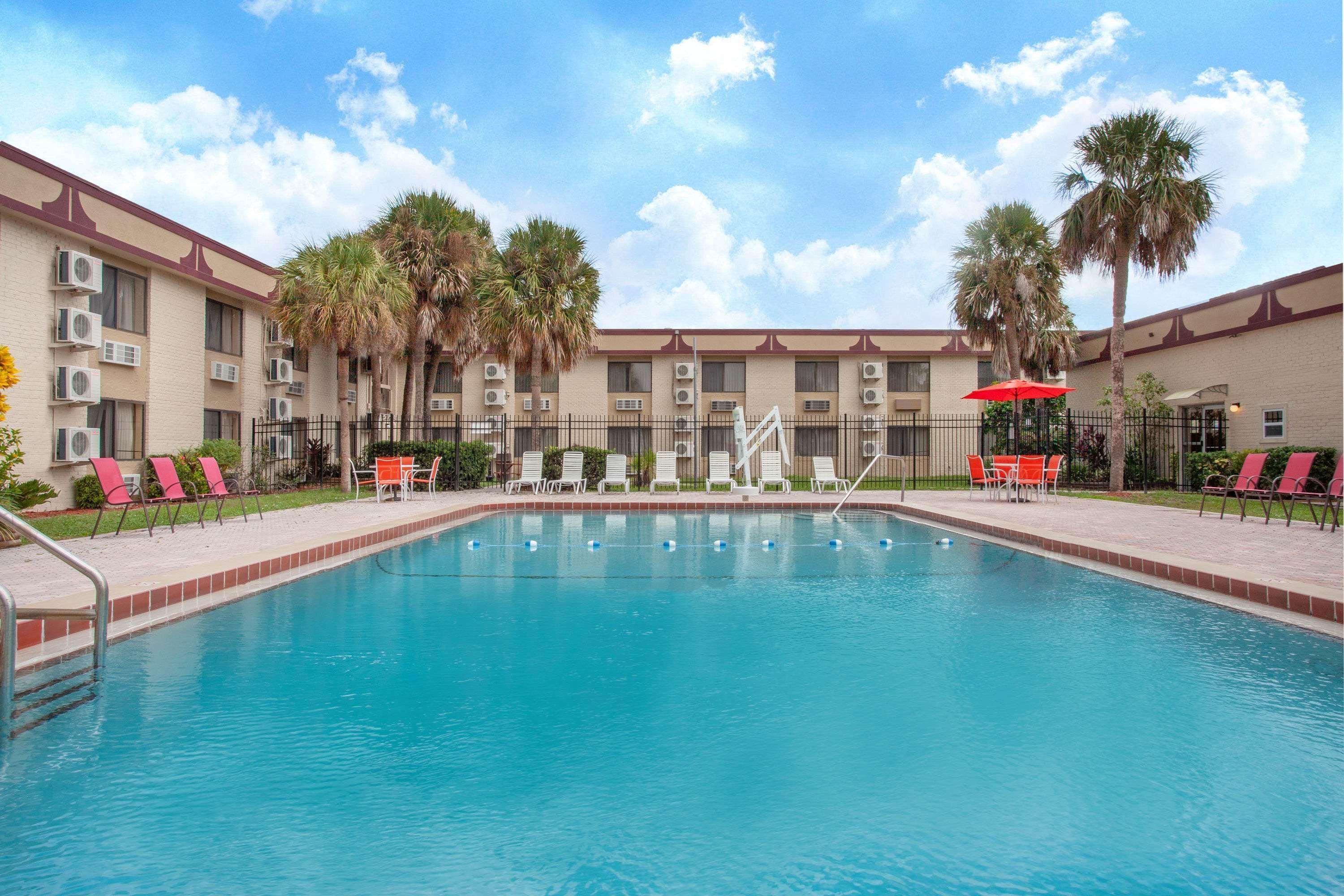 Space Coast Hotel Titusville-Kennedy Space Center 2