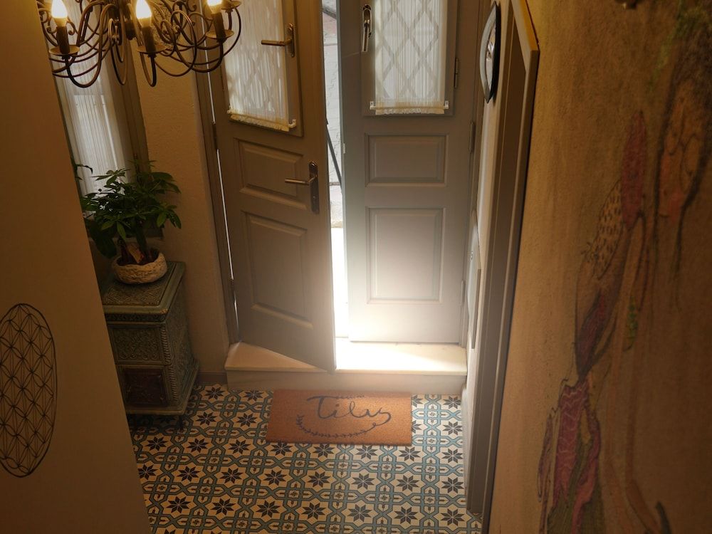Tilas - Rooms in 19th Century Wooden Townhouse,Kadikoy 2