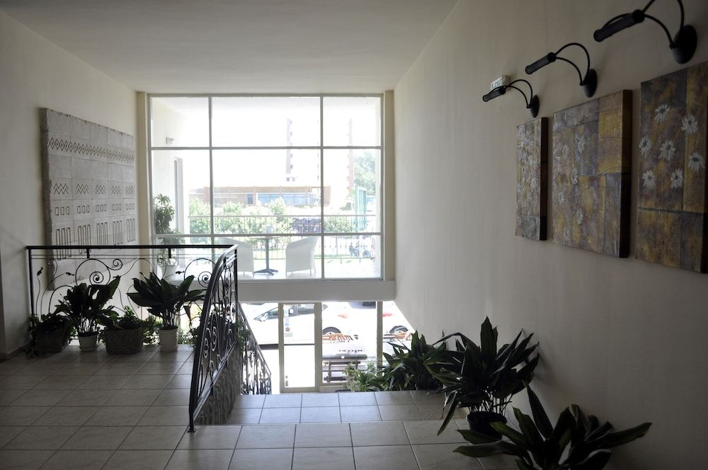 Lotus Family Hotel - Free Parking 1