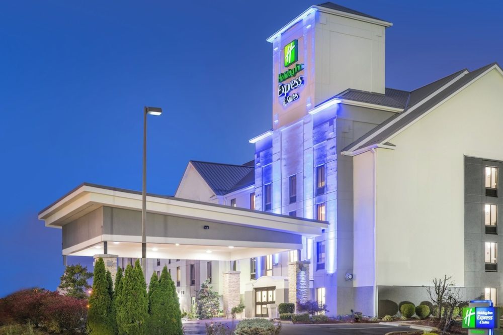 Holiday Inn Express & Suites LOUISVILLE EAST by IHG 1