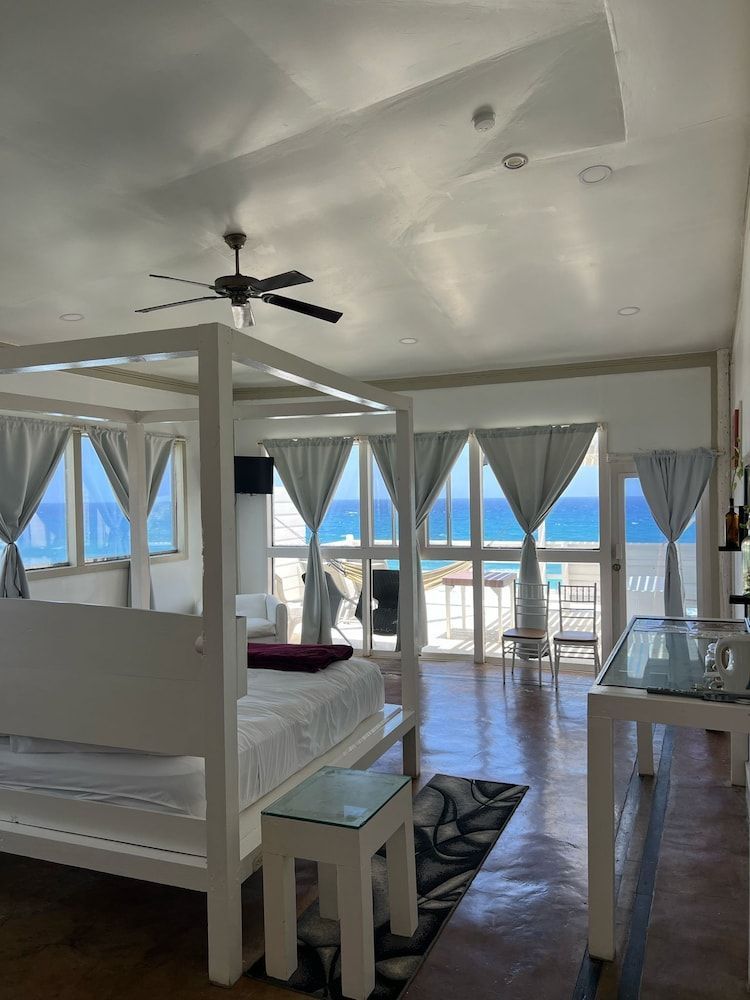 The Sea Cliff Hotel Resort & Spa 2
