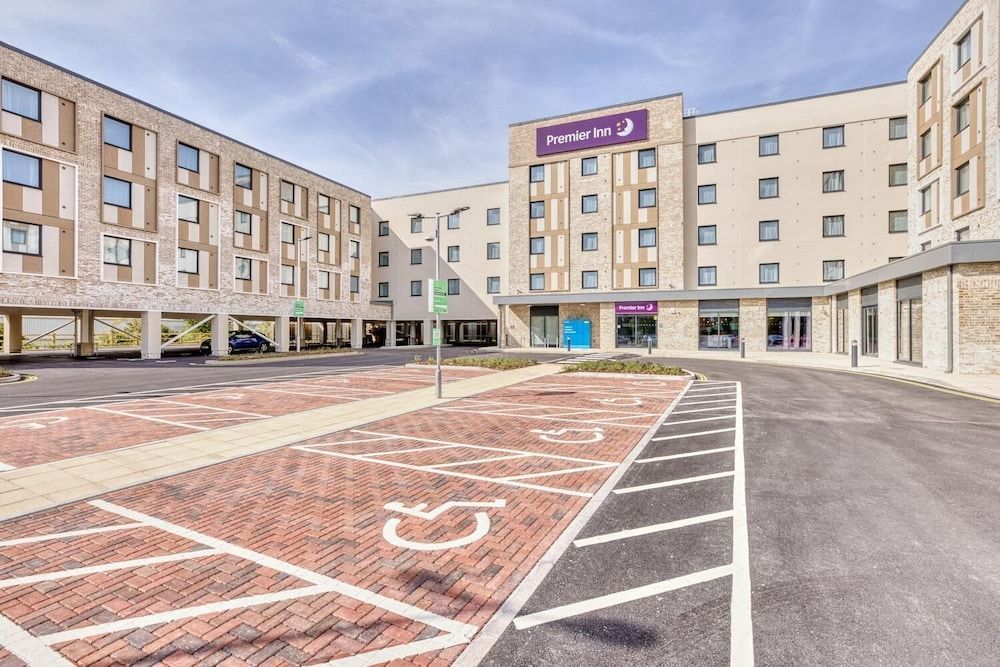 Premier Inn Bristol Cribbs Causeway - M5 J17 1