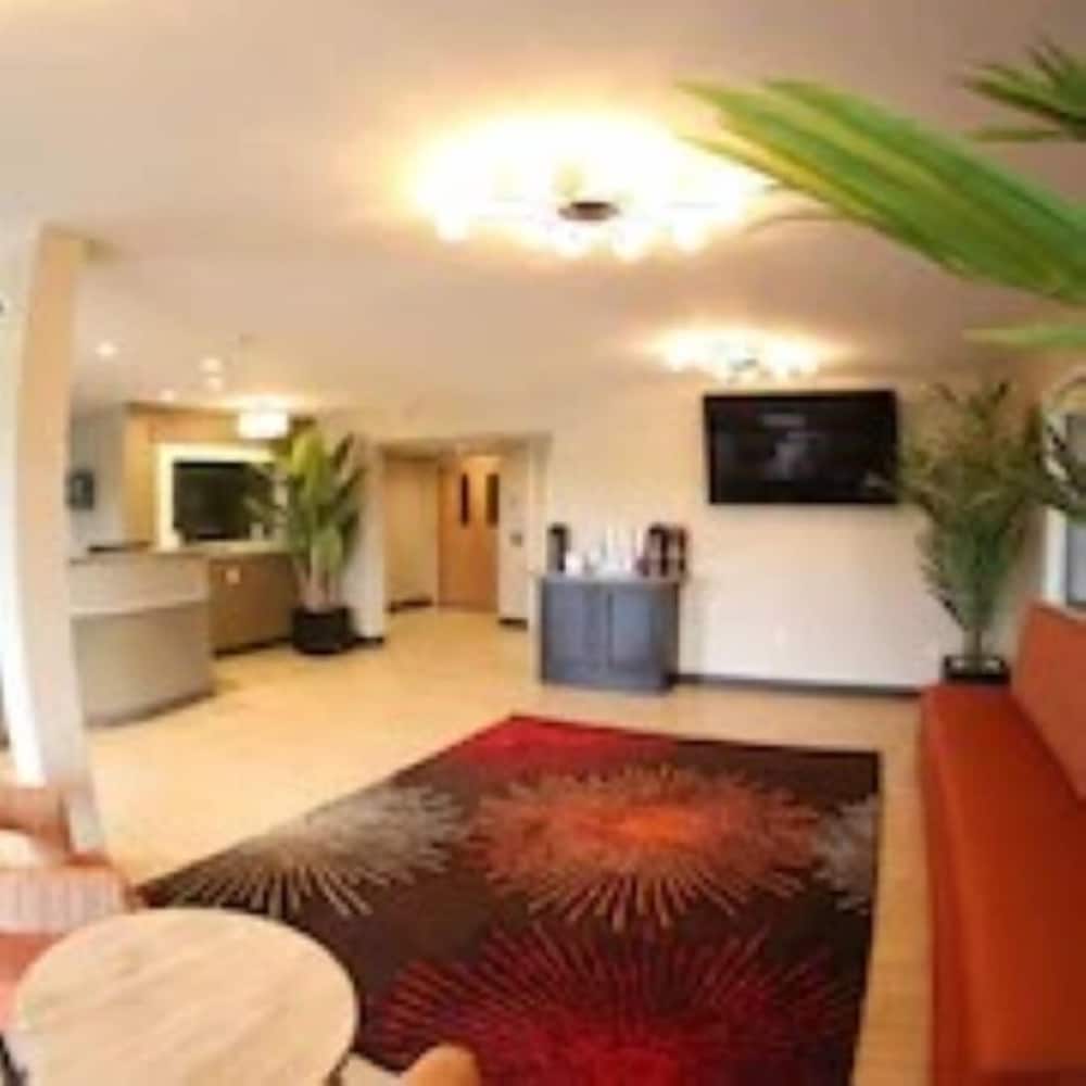 Super 8 by Wyndham Portsmouth 2